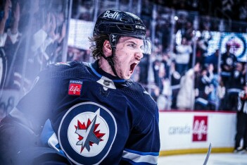 Реакции канадцев на сказочный дебют Никиты Чибрикова в НХЛ: он станет новым Кучеровым